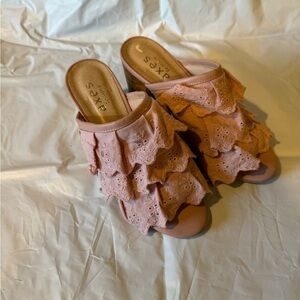 Women's Pink Ruffle Slide Sandals axes size 6
